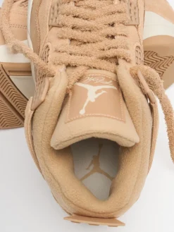 Air Jordan 4 Retro sneakers
