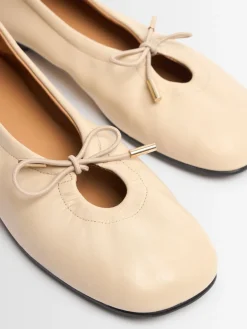 Ballerine Rosalind in pelle con laccini
