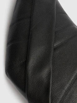 Borsa media Croissant in pelle martellata