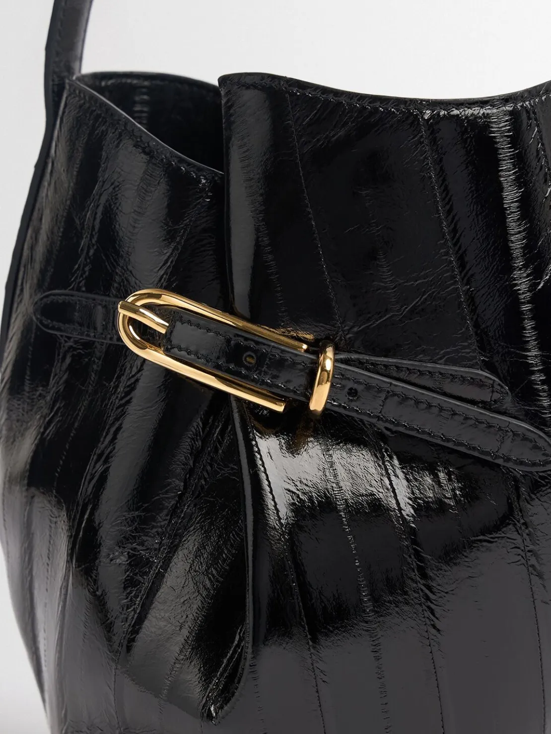 Borsa mini Belted Bucket in pelle di anguilla