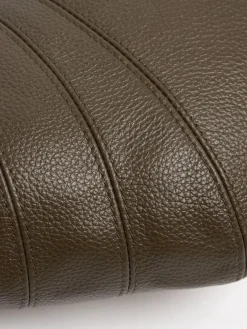 Borsa piccola Croissant in pelle martellata