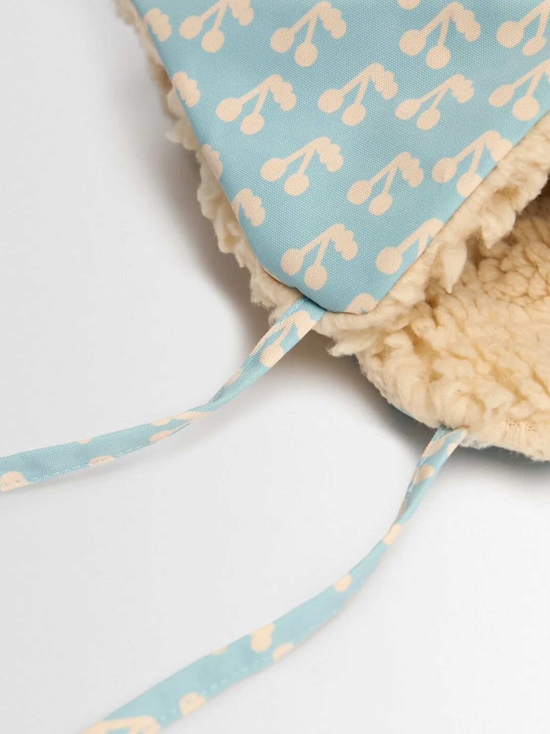 Cappello in nylon e teddy con stampa