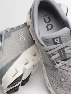 Cloud X 4 sneakers