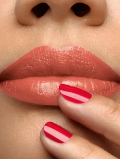 Glow On The Go Lipstick