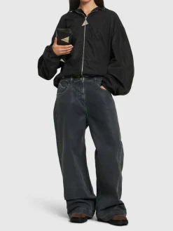 Jeans a gamba larga in tela spalmata