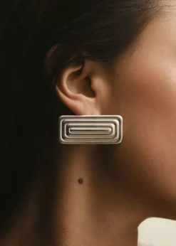 Maze stud earrings