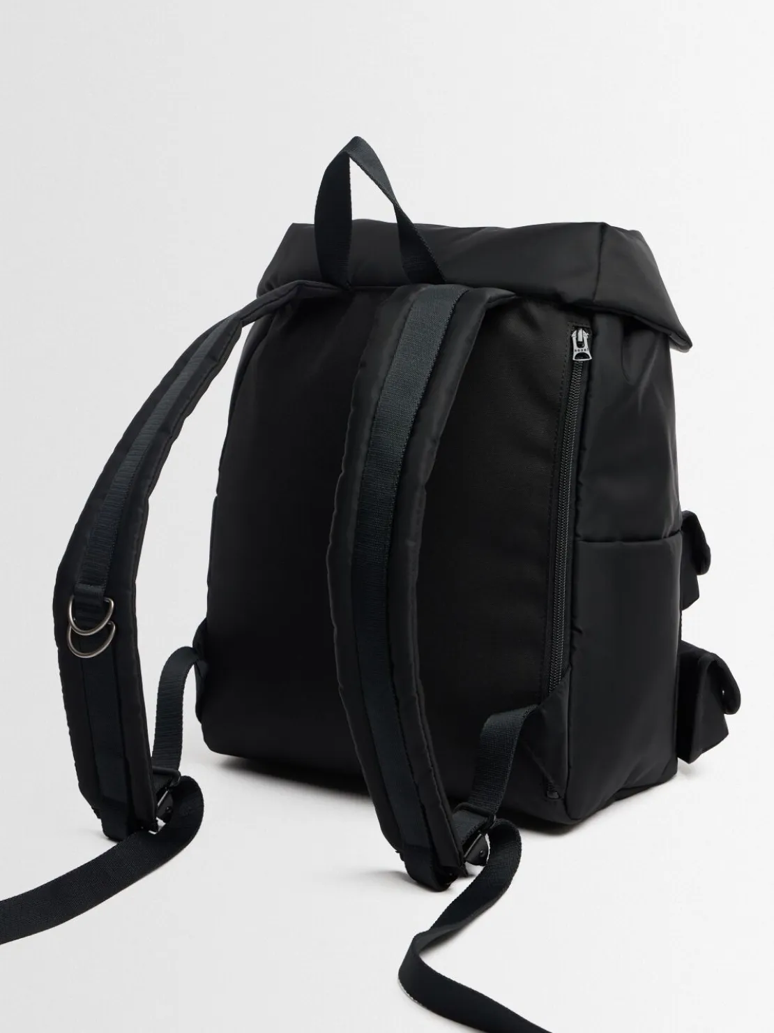 Nylon backpack w/pockets