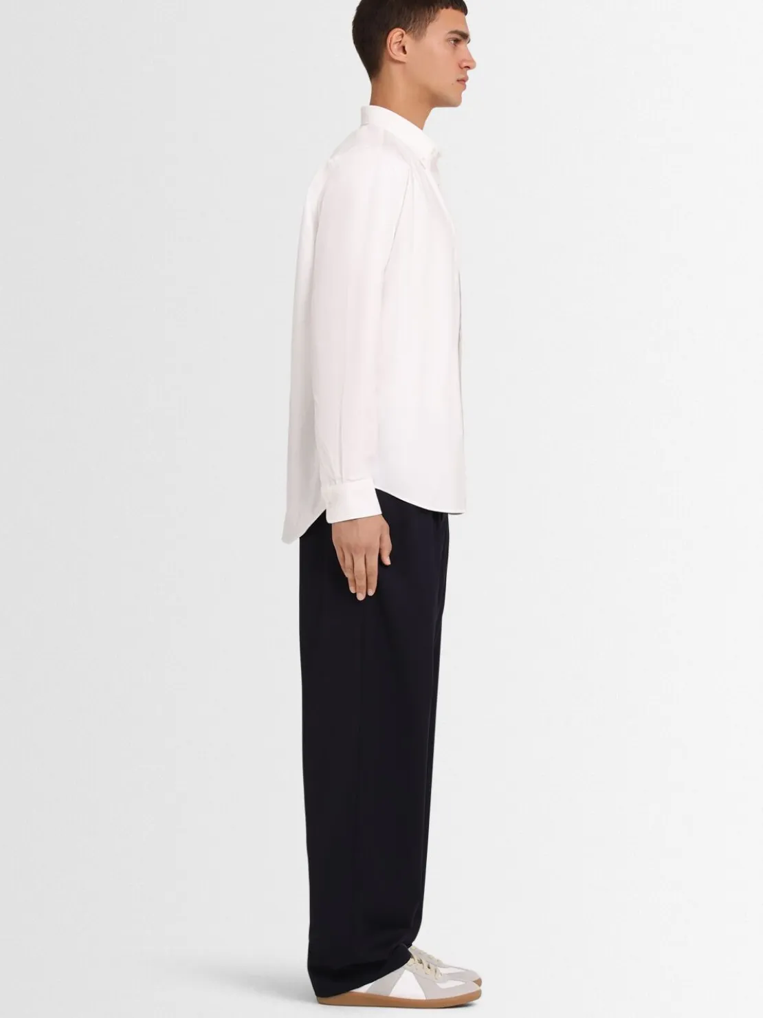 Pantaloni dritti in twill di lana con pinces