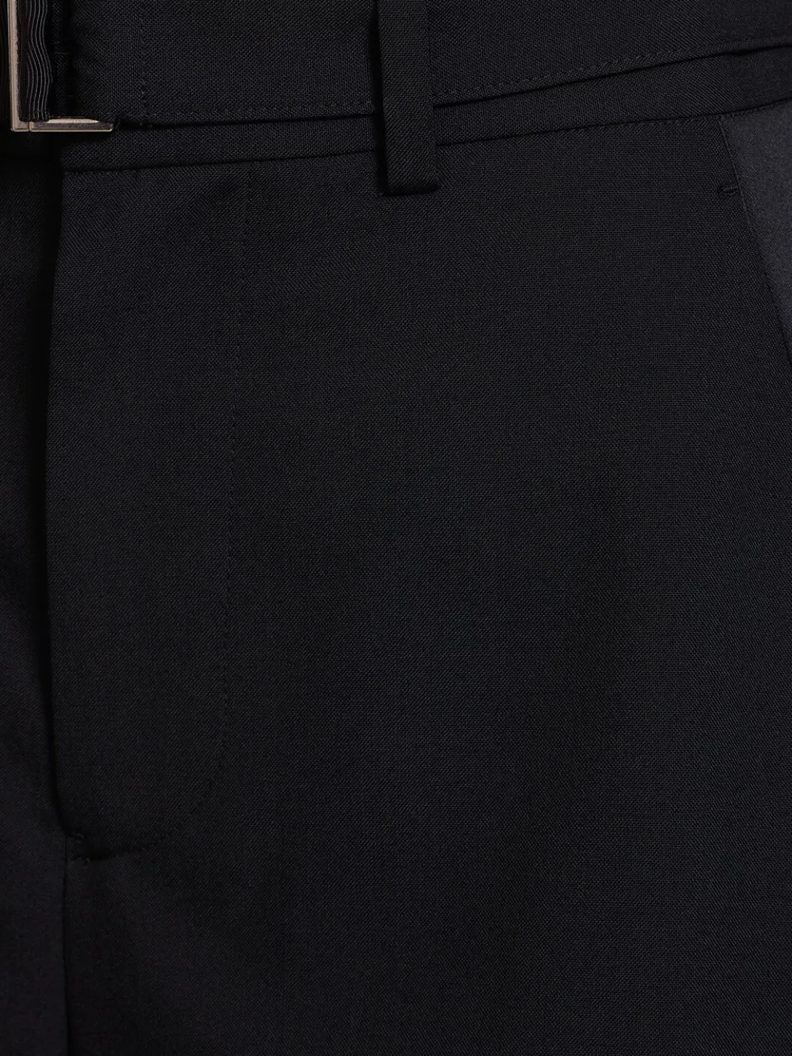 Pantaloni larghi in gabardina con cintura