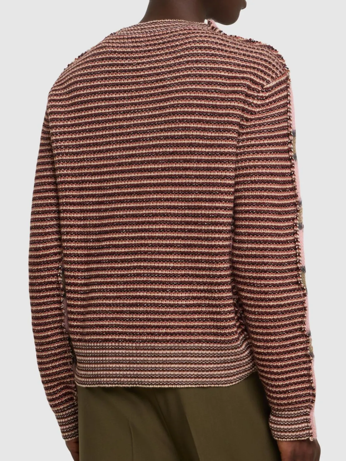 Pullover a righe con scollo rotondo
