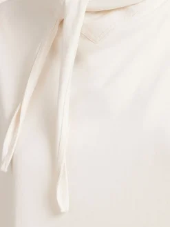 T-shirt w/ scarf