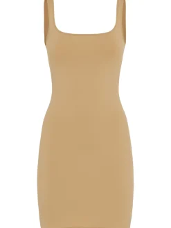 Vestito con scollo squadrato