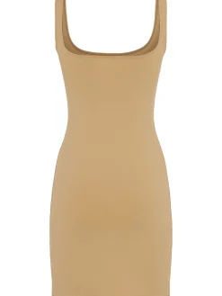 Vestito con scollo squadrato