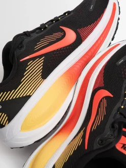 Vomero 18 sneakers